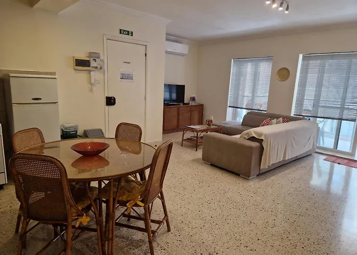 Side Seaview St Pauls Bay * St Paul's Bay